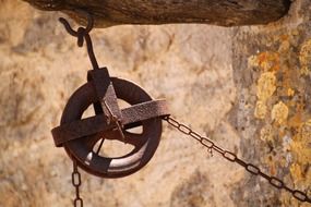 Chain hoist near the wall