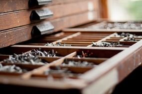 Metal type leads