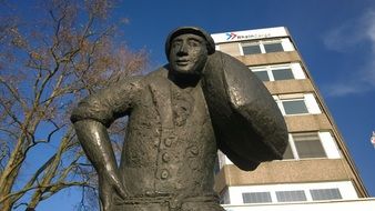 iron sculpture of the worker