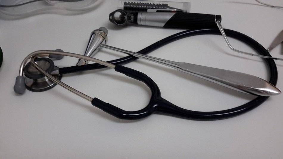 stethoscope and hammer on the table