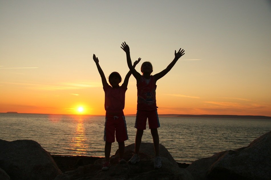 Praise people sunset drawing