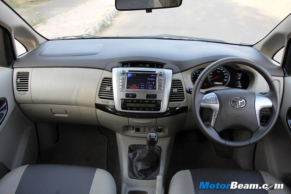 picture of inside of the Toyota Innova New Model 2013