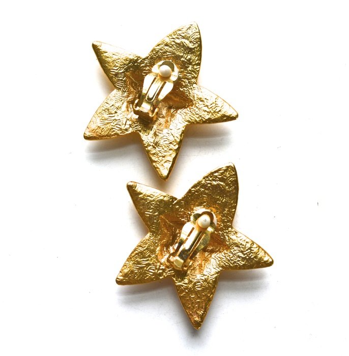earrings in the star shape