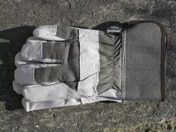 protective gloves for workers