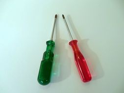 green and red screwdriver