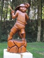 wooden figure of a cat in boots in the park