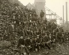 photo of 1905 depicting the miners of Michigan