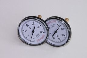 round dial thermometers