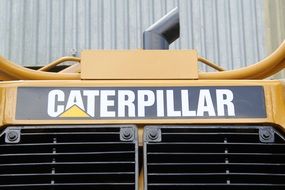 Front part of the machine with the inscription "caterpillar"
