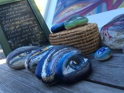 painted stones, arts and crafts