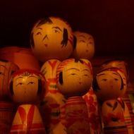 wooden dolls kokeshi