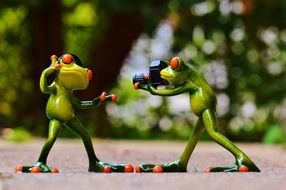 ceramic frogs dance pose