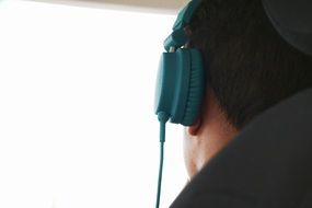 headphone on manâs head