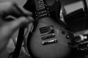 electric guitar black and white foto