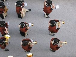 the band plays trumpet in the street