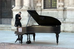 black piano on the streets of Milan