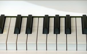 white and black piano keyboard