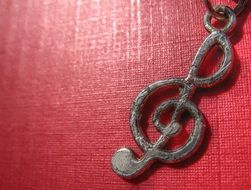 treble clef rusty pendant