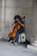 street musician plays the violin