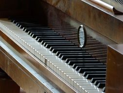 piano old