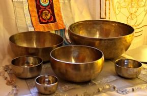 Singing bowls for meditation