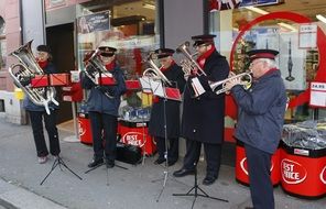 music group on the Christmas market