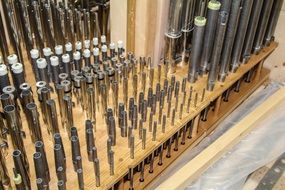 Metal whistles of the organ