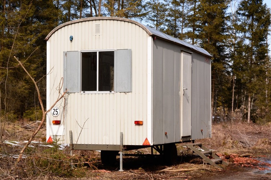 Mobile transport apartment in the forest