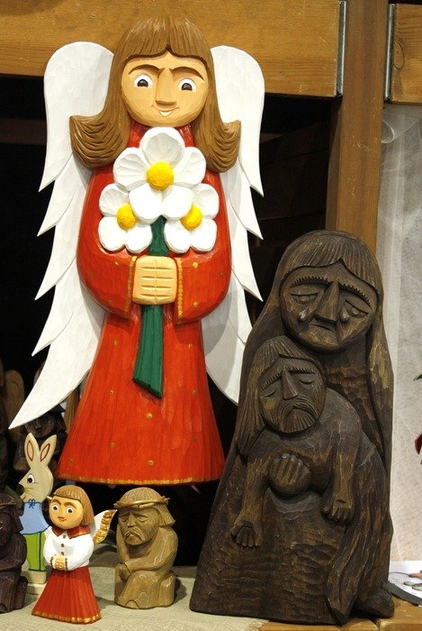 Different sculptures made of the wood