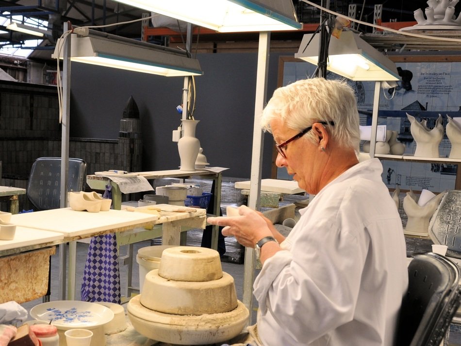 making porcelain products in Holland