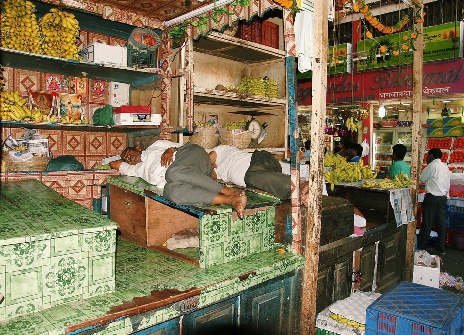 mumbai workers at rest