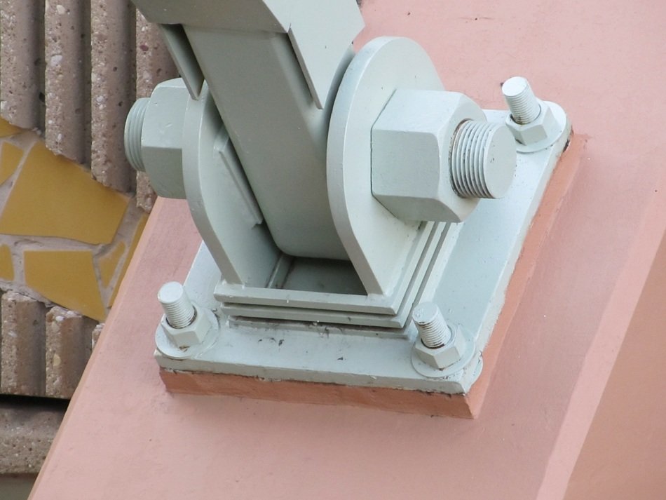 steel construction with bolts