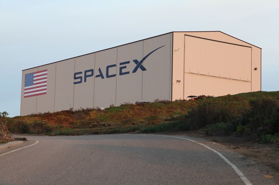 spacex hangar on Cape Canaverel