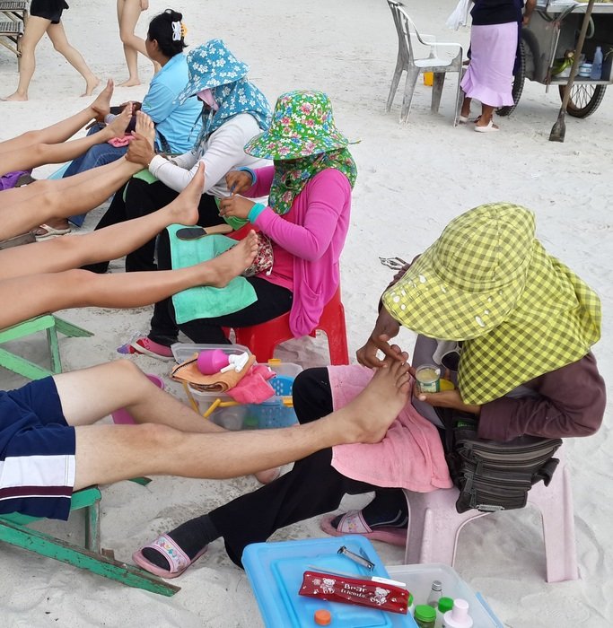 massage on Thai beach