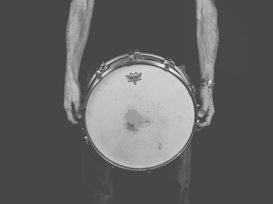 Black and white Picture of drummer