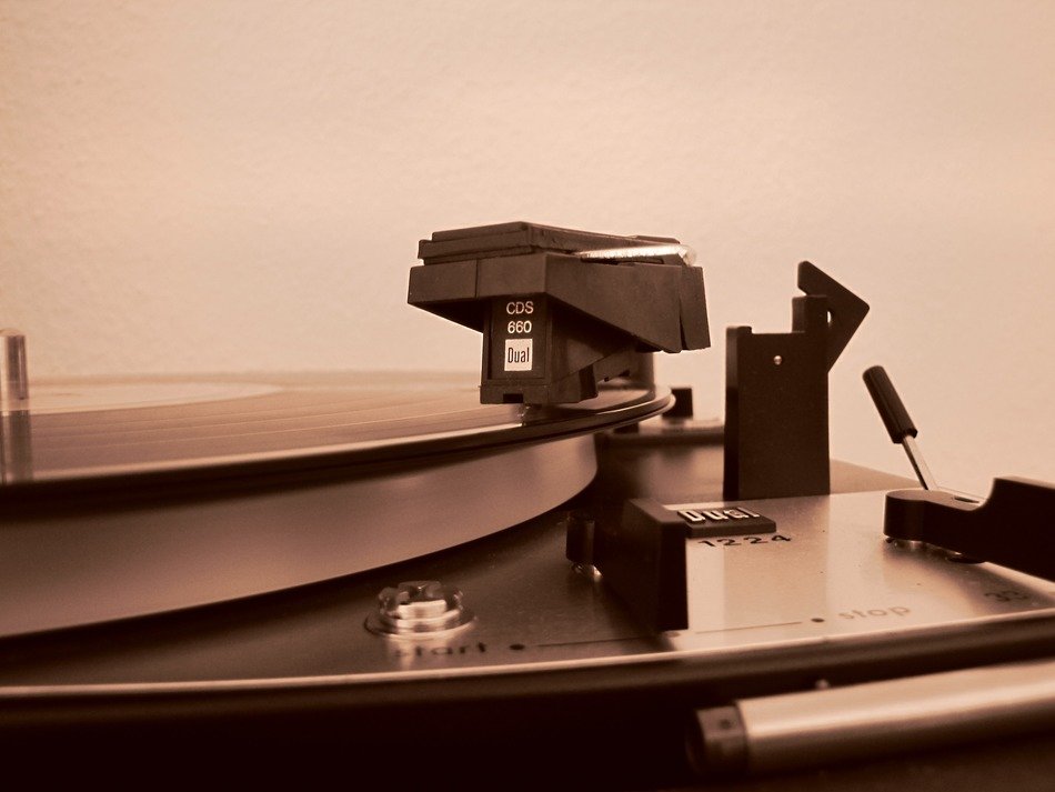 device for playing records