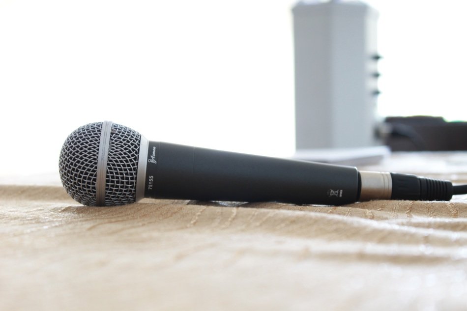 audio microphone on the floor