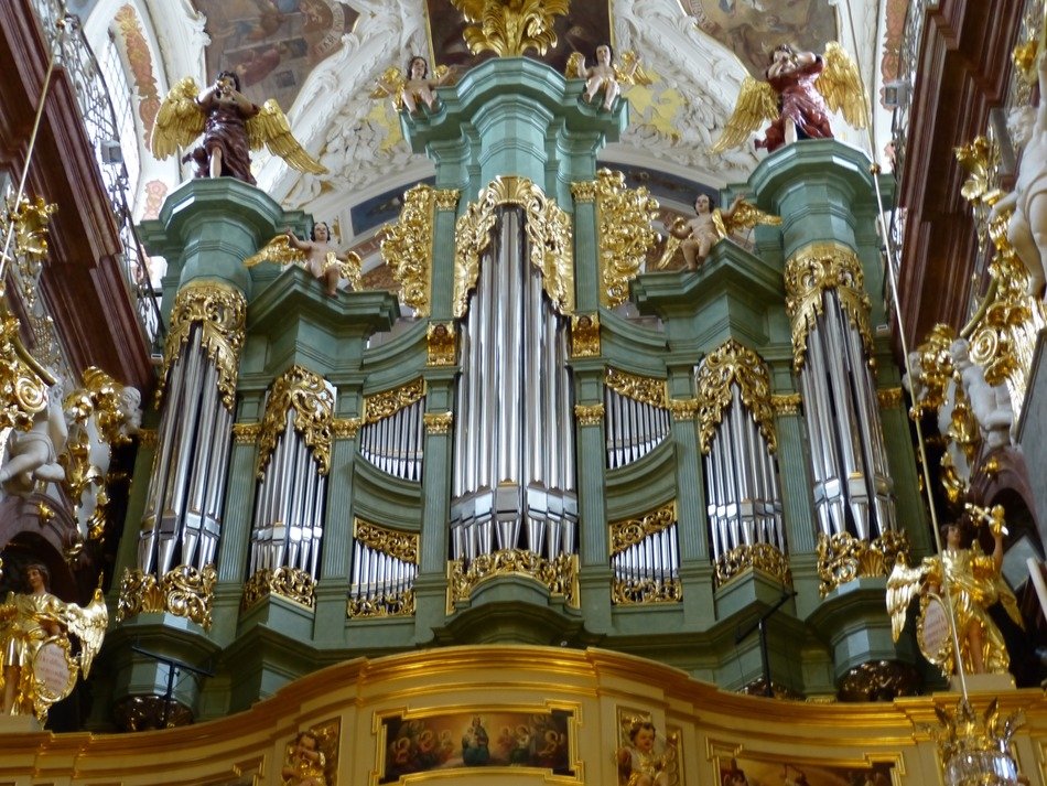 organ tool in church