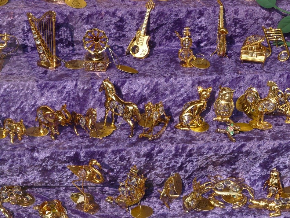 jewelry in the form of musical instruments