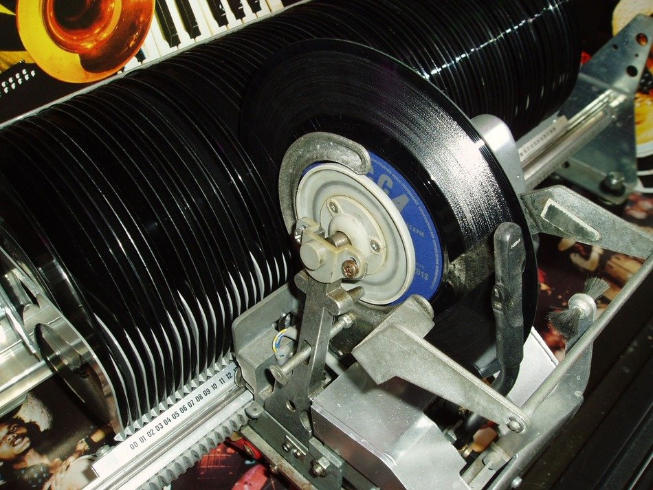 recording of vinyl records in the studio