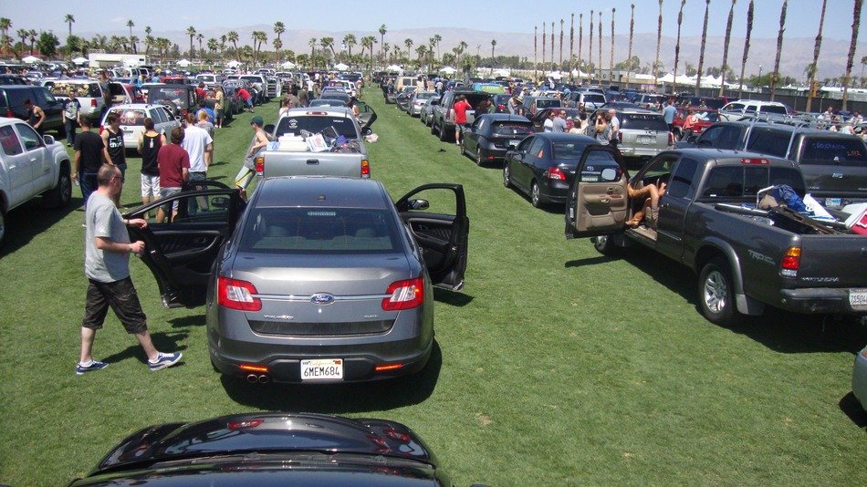 picture of the lots of the parked cars