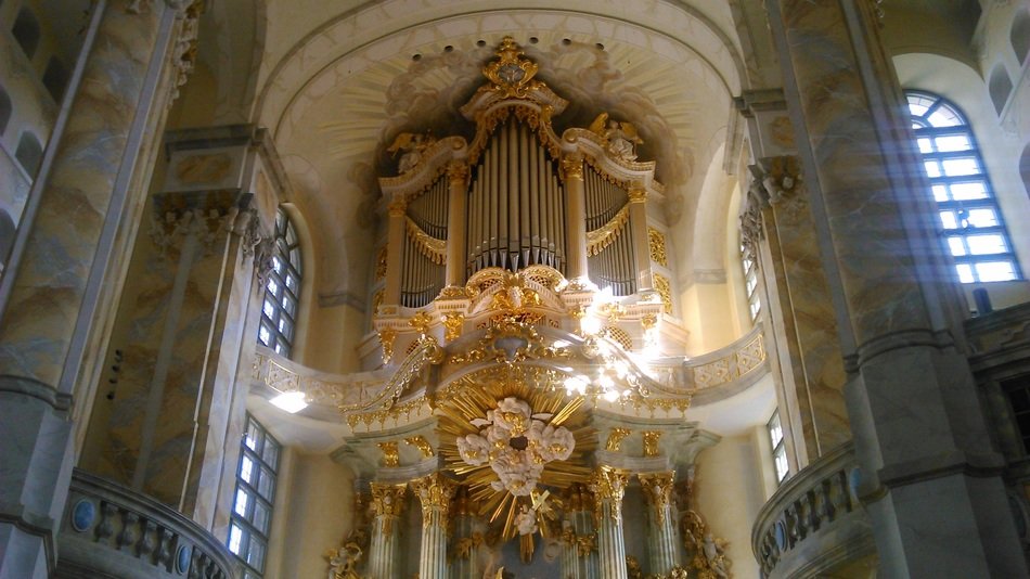 organ as an element of the interior of the church