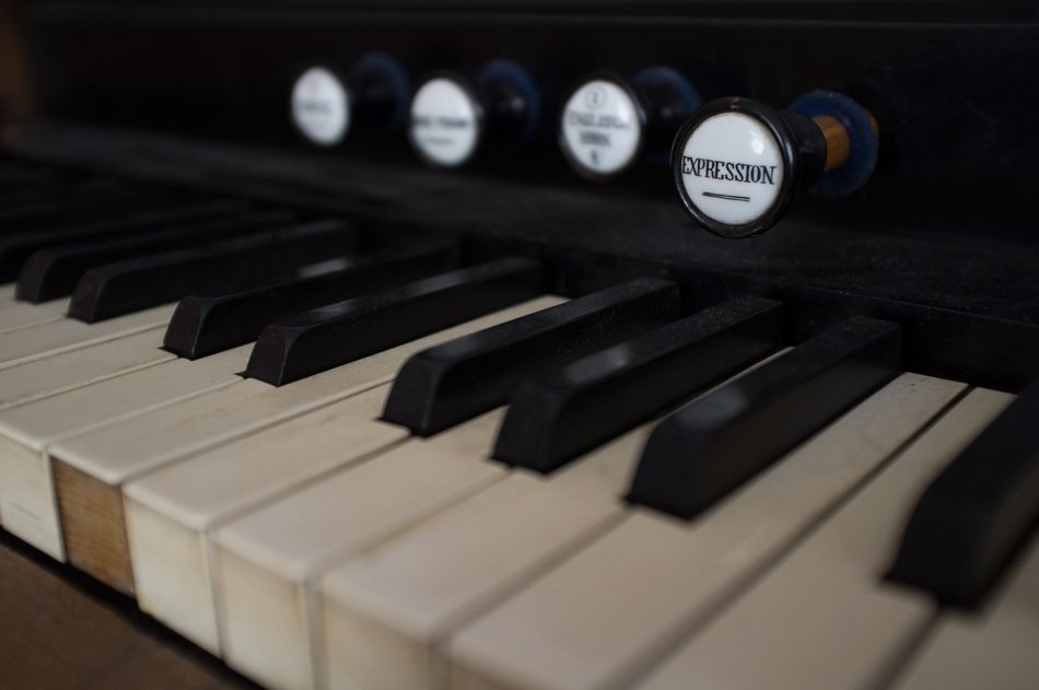 Photo of the harmonium