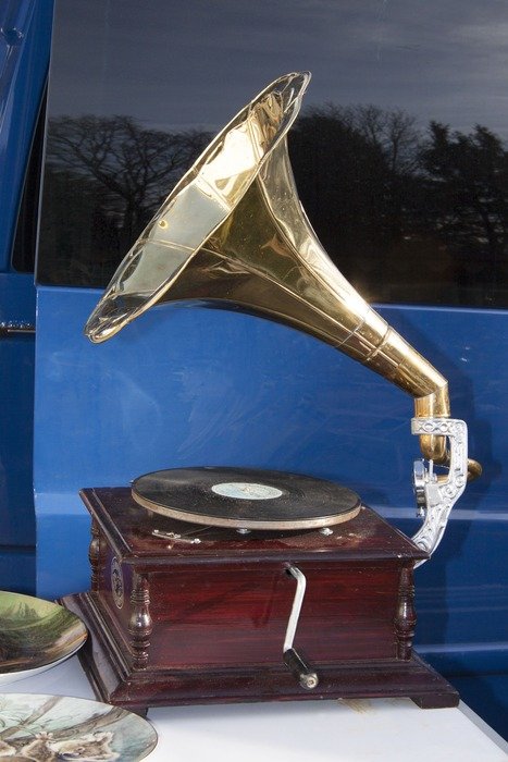 picture of the gramophone in flea market