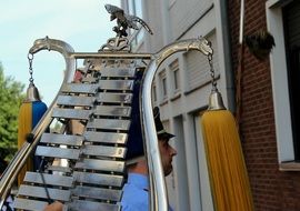musical lyre monument