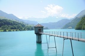 small building over the lake lungern