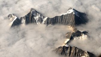 bird's-eye view of the mountains