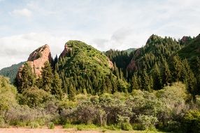 picture of the mountains in jety oguz