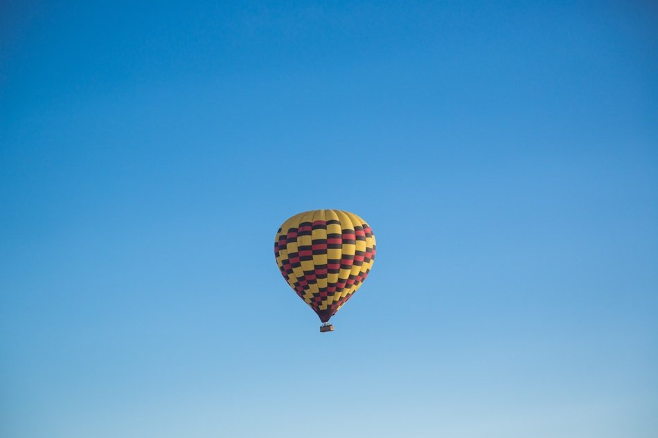 baloon in the sky balance and life inspiration