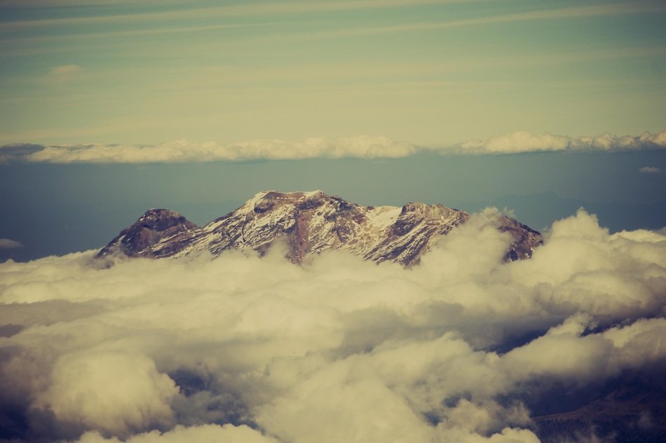 iztaccihuatl volcan mexico mountain in fog